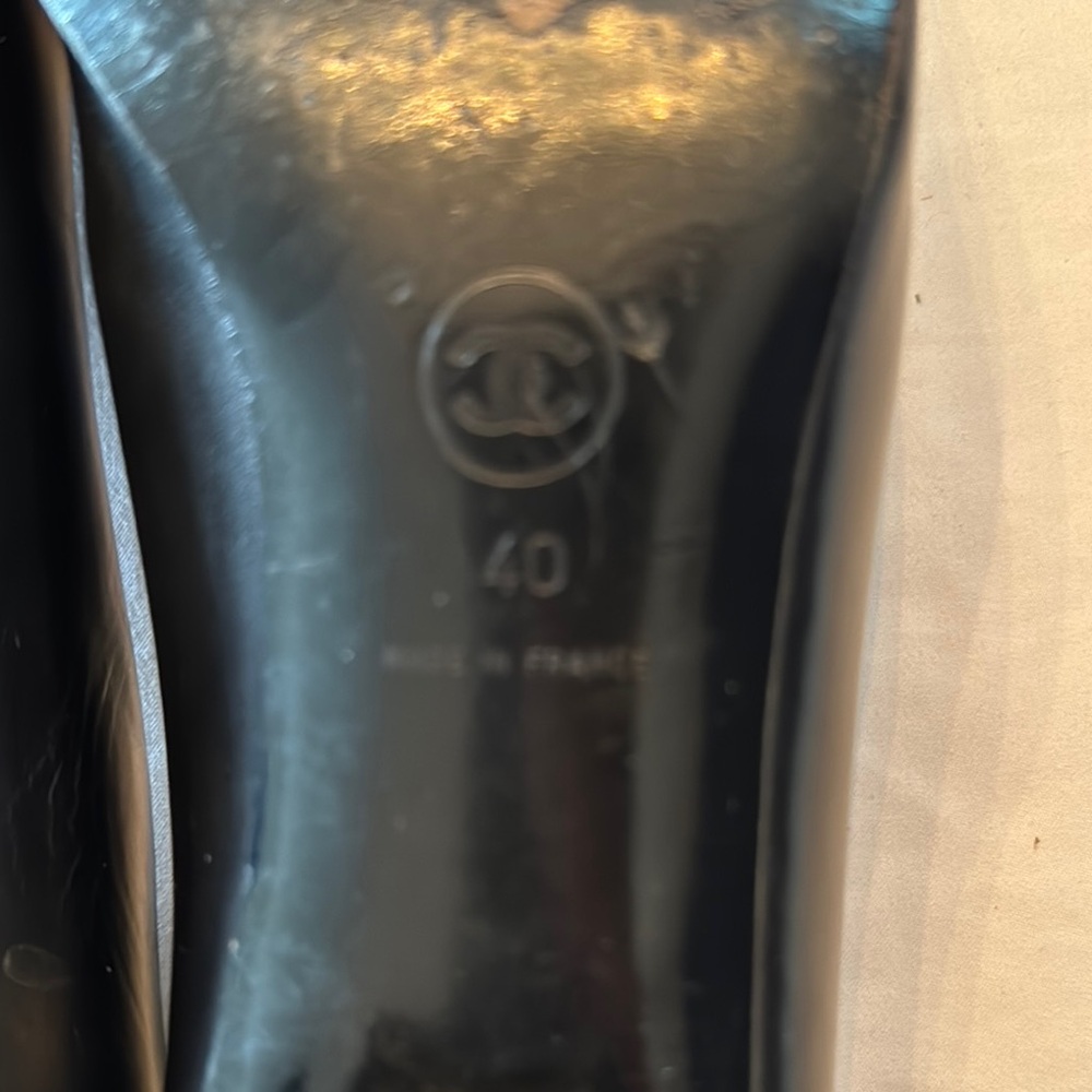 Chanel Black Leather Women's Shoes - Picture 4 of 5
